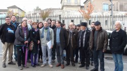 A Plataforma Galega en Defensa do Ensino Público entregou 482 sinaturas de persoas ligadas á cultura galega que esixen a retirada da LOMCE